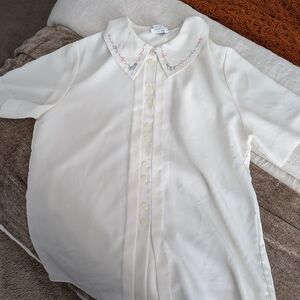 Leslie Fay Cream Blouse with Floral Embroidery